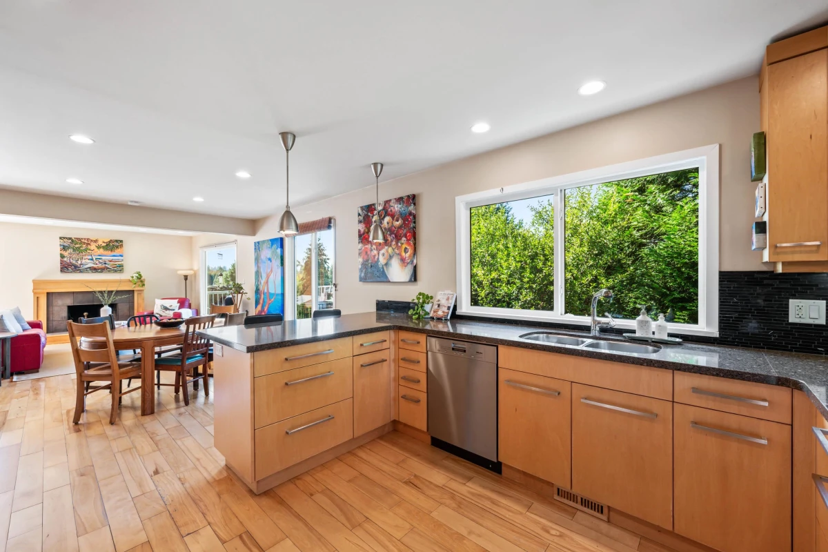 Breakfast Nook Photo of 935 Stardale Avenue, Coquitlam, BC
