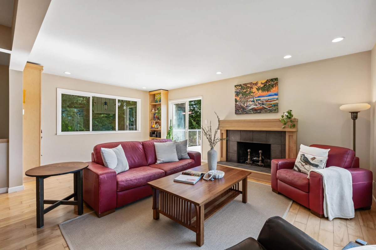 Dining Area Photo of 935 Stardale Avenue, Coquitlam, BC