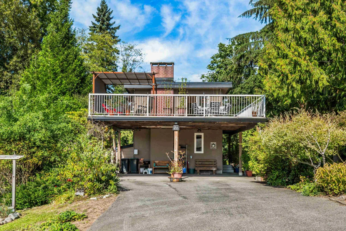 Staircase Photo of 935 Stardale Avenue, Coquitlam, BC