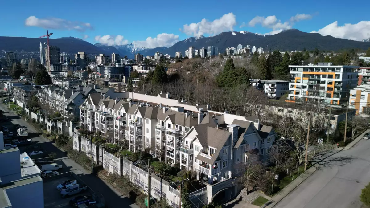 Basement Recreation Room Photo of 409 365 E 1st Street, North Vancouver, BC