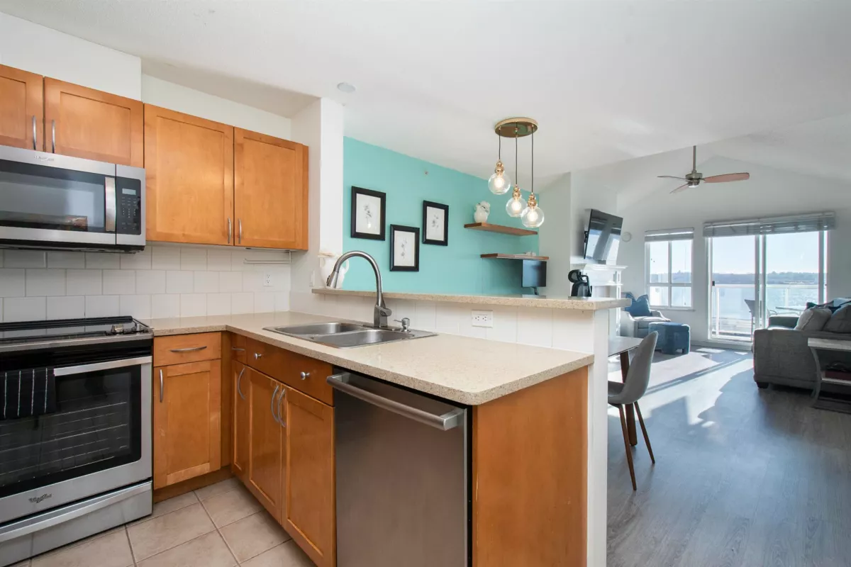 Primary Bedroom Photo of 409 365 E 1st Street, North Vancouver, BC