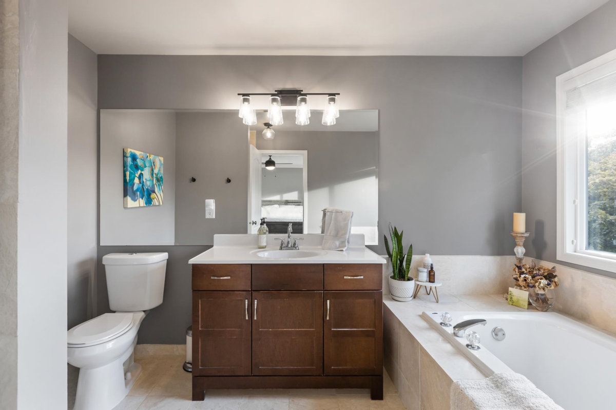 Backyard Photo of 511 Cottonwood Avenue, Harrison Hot Springs, BC