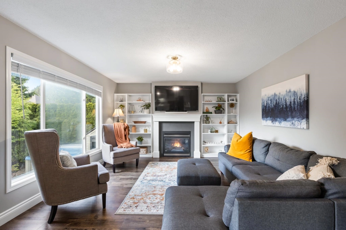 Entry Foyer Photo of 511 Cottonwood Avenue, Harrison Hot Springs, BC