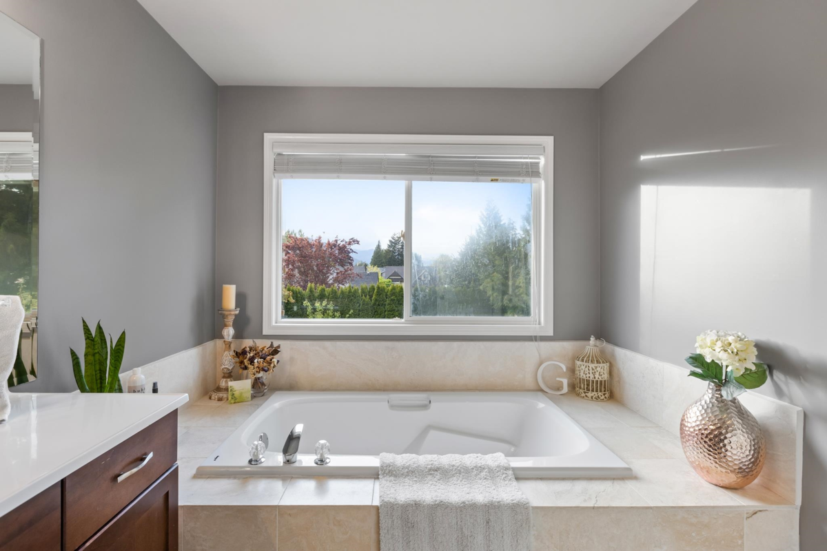 Garden / Landscaping Photo of 511 Cottonwood Avenue, Harrison Hot Springs, BC