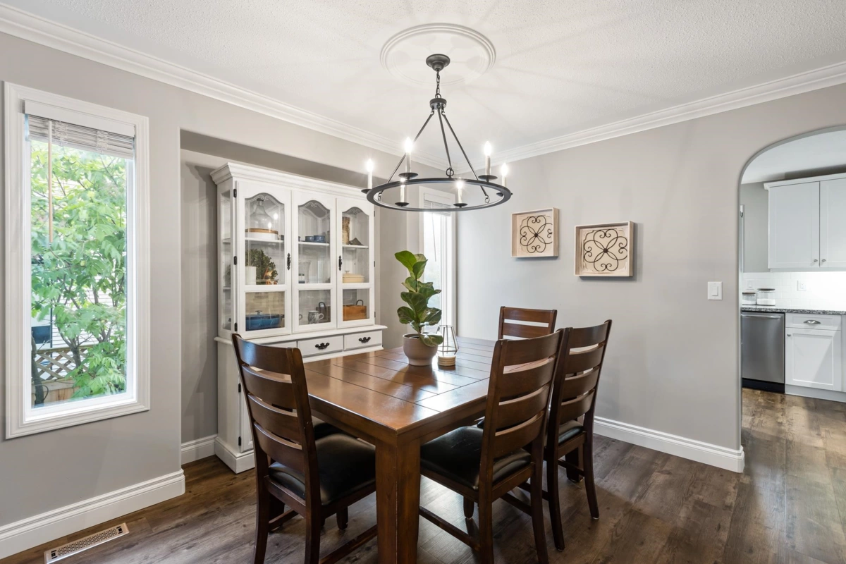 Kitchen Island Photo of 511 Cottonwood Avenue, Harrison Hot Springs, BC