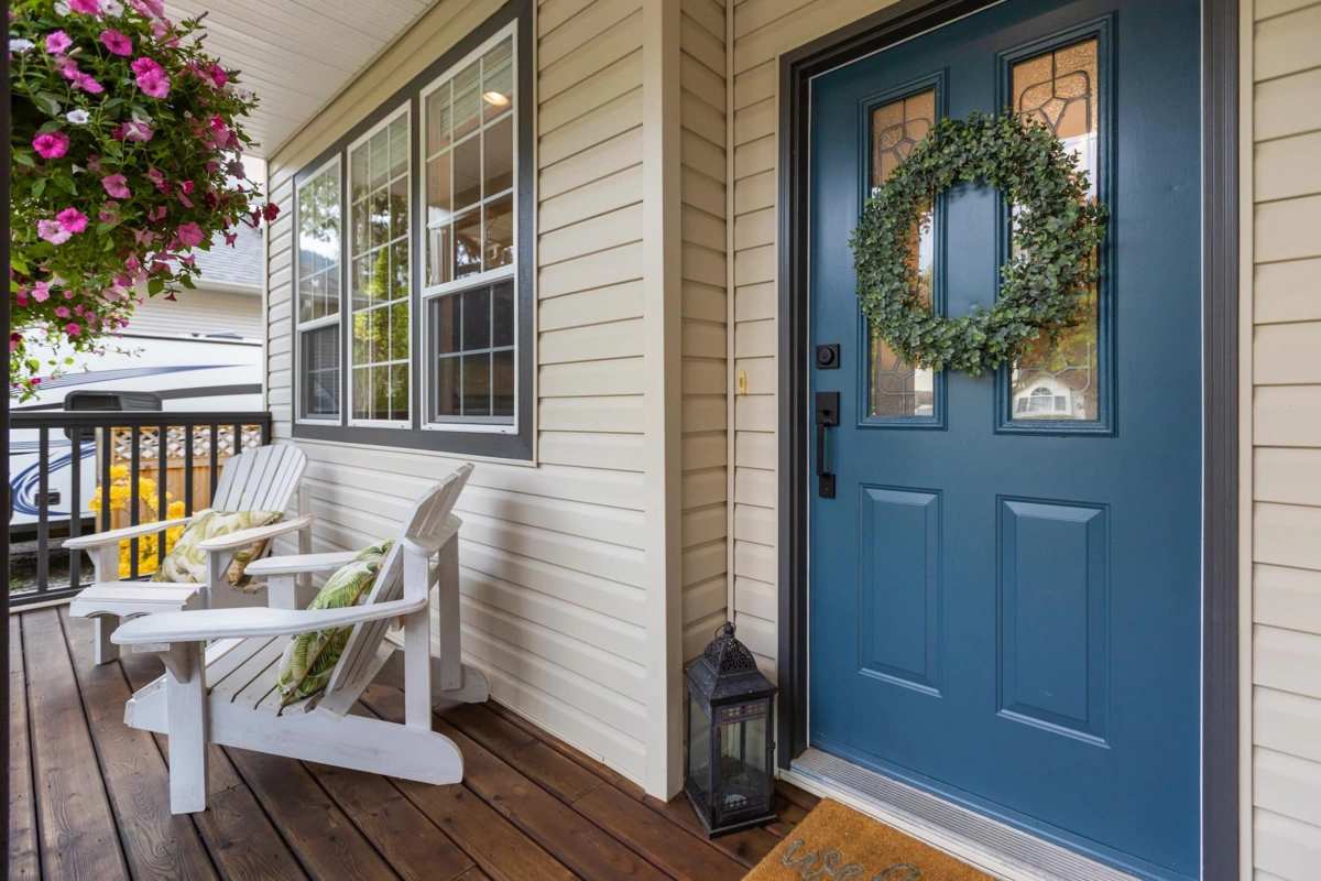 Living Room Photo of 511 Cottonwood Avenue, Harrison Hot Springs, BC