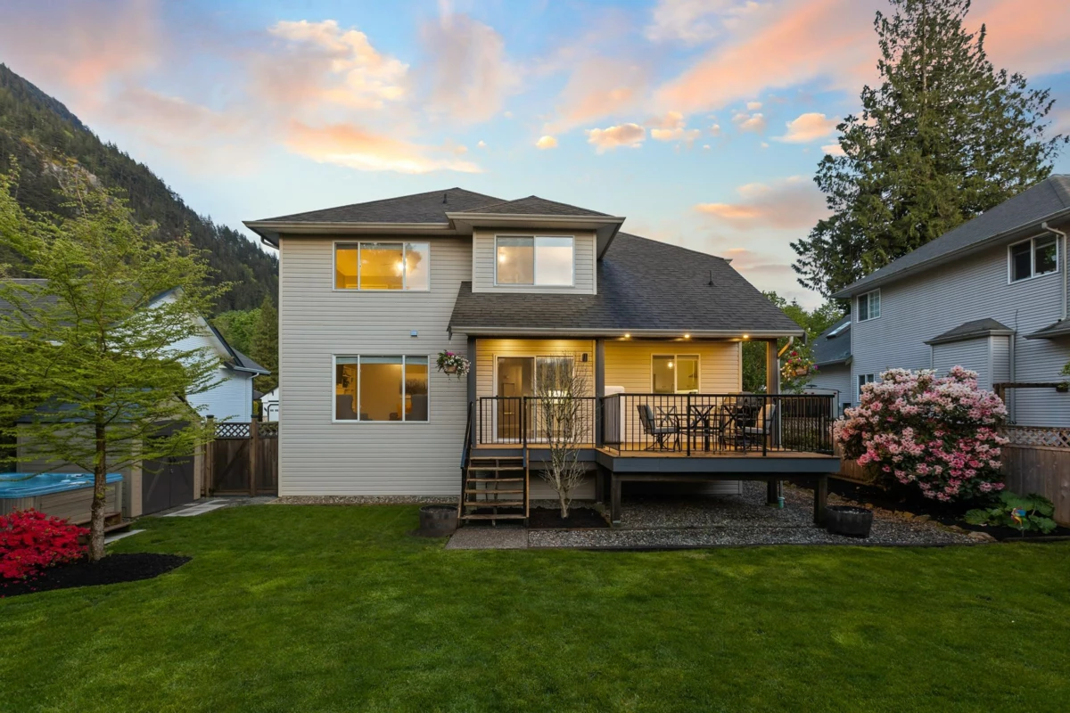 Mudroom Photo of 511 Cottonwood Avenue, Harrison Hot Springs, BC