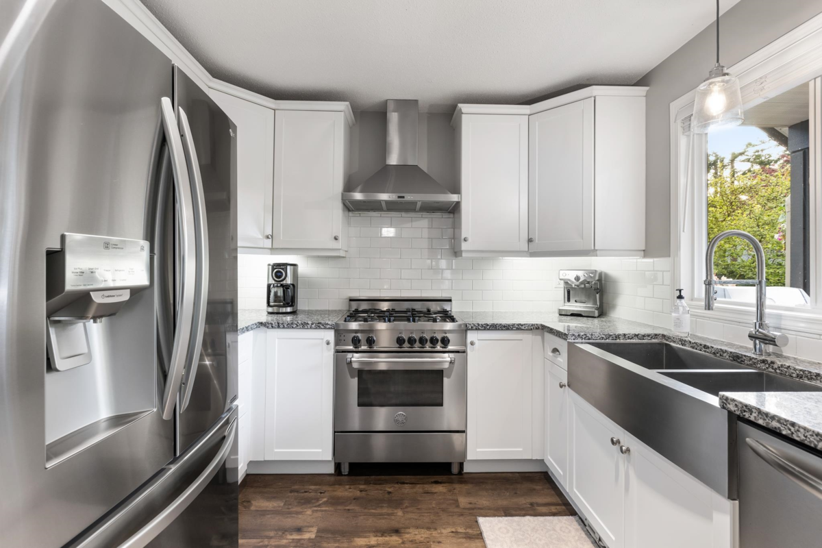 Primary Bedroom Photo of 511 Cottonwood Avenue, Harrison Hot Springs, BC