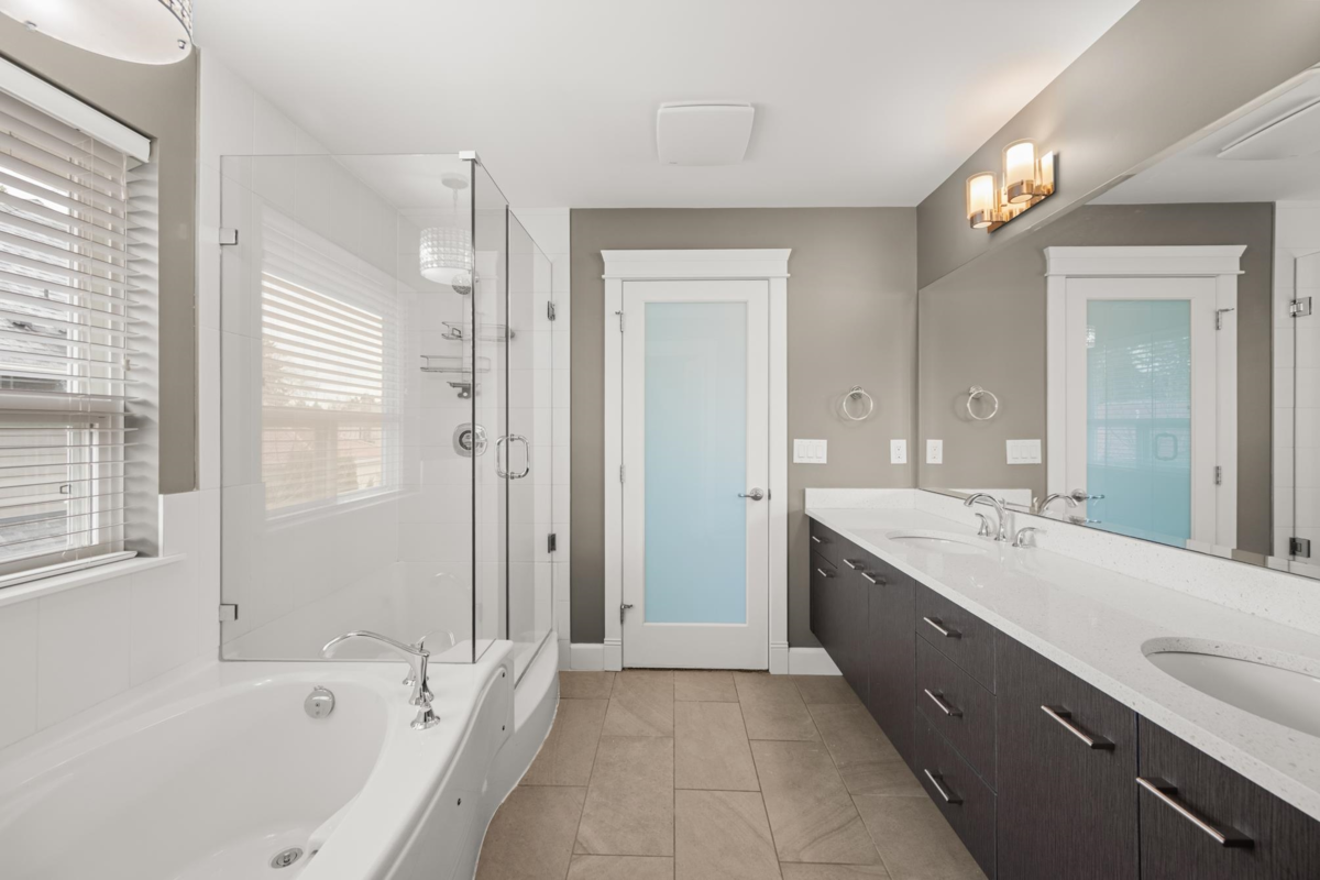 Garage Interior Photo of 1096 165 Street, Surrey, BC