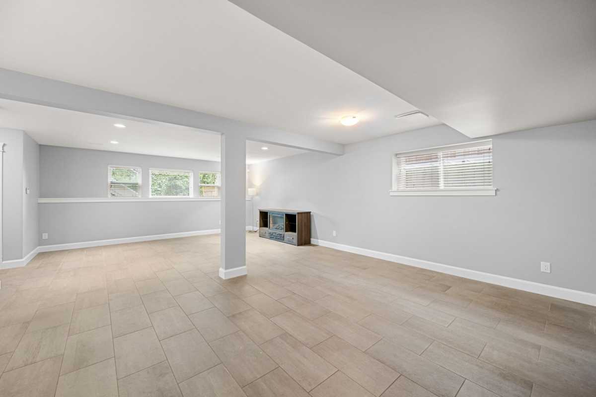 Swimming Pool Photo of 1096 165 Street, Surrey, BC