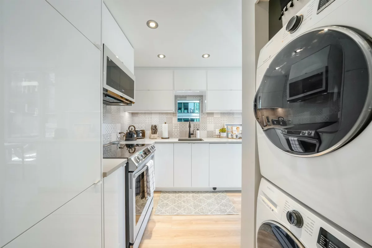 Dining Area Photo of 707 1166 Melville Street, Vancouver, BC