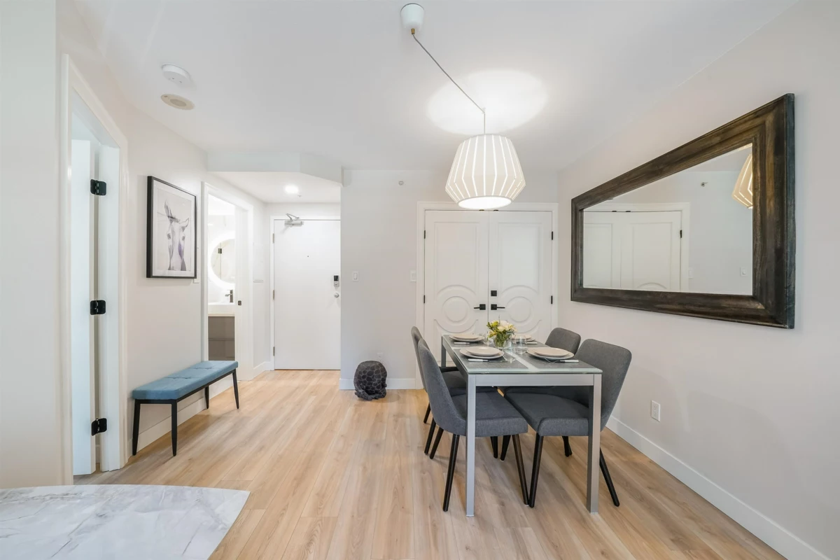 Walk-In Closet Photo of 707 1166 Melville Street, Vancouver, BC