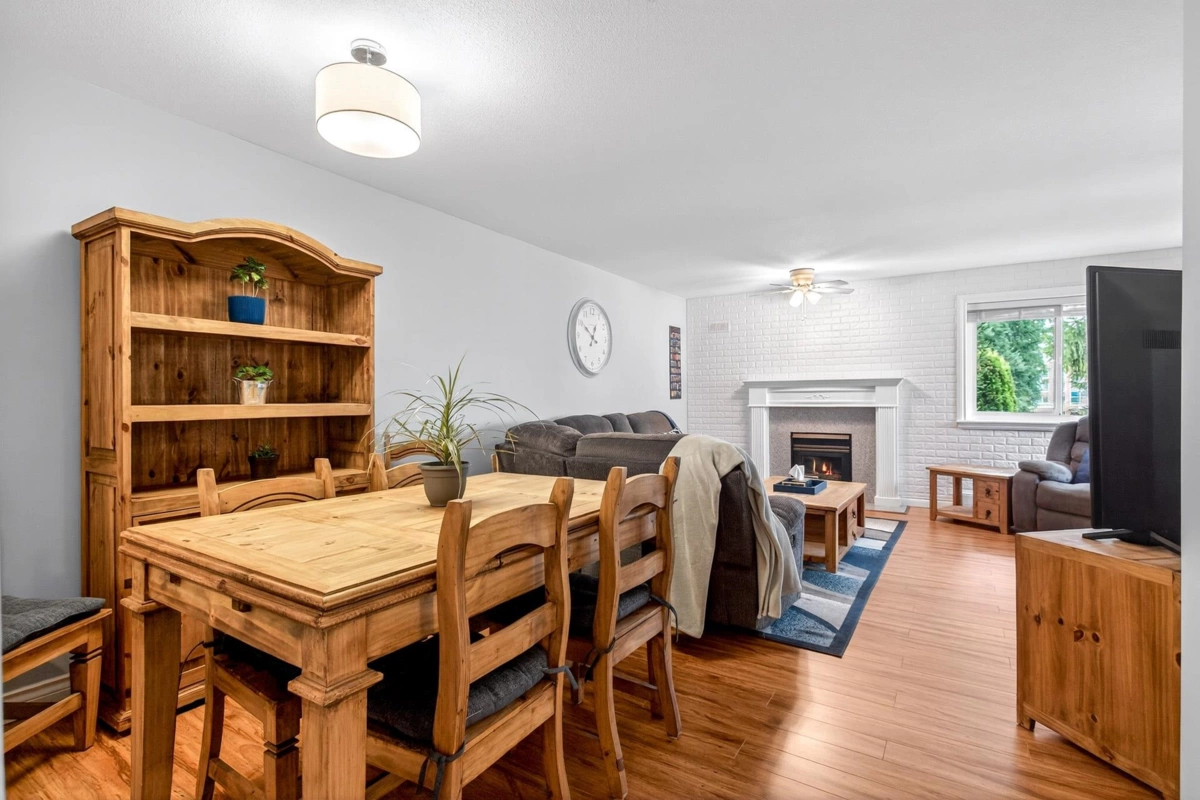 Living Room Photo of 307 33675 Marshall Road, Abbotsford, BC
