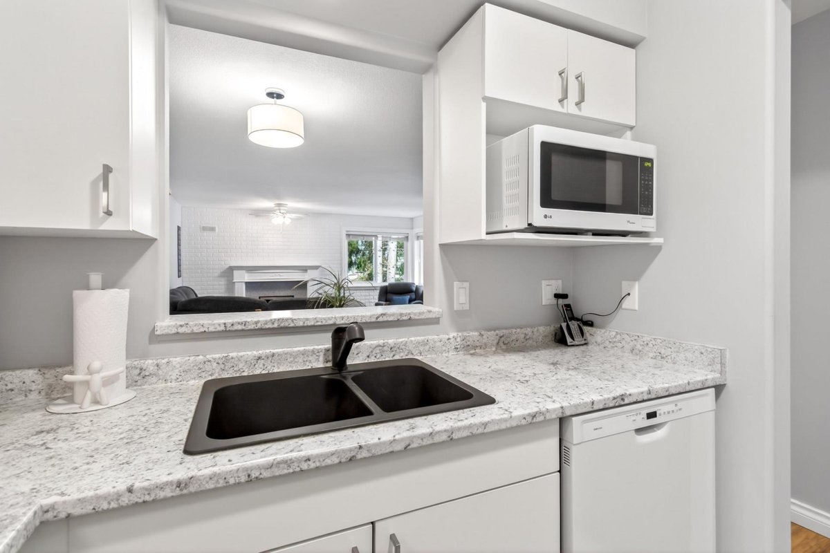 Loft / Bonus Room Photo of 307 33675 Marshall Road, Abbotsford, BC