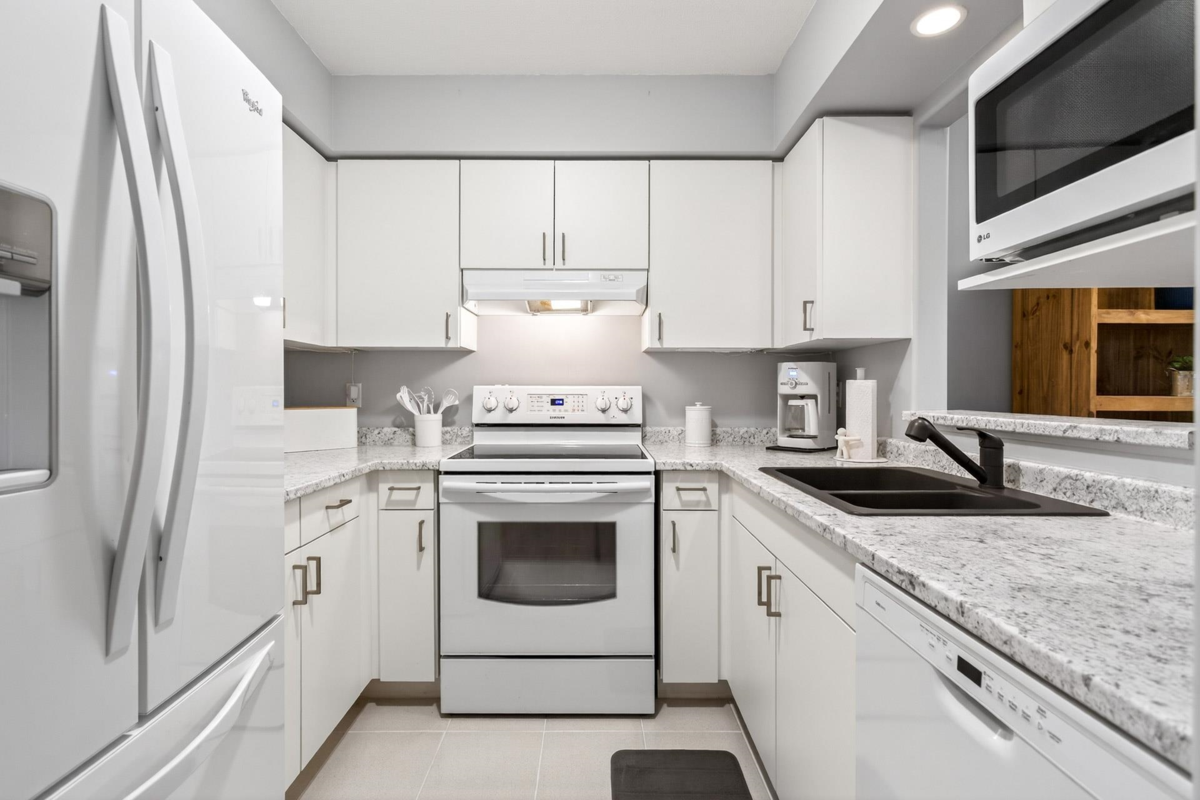 Office / Den Photo of 307 33675 Marshall Road, Abbotsford, BC