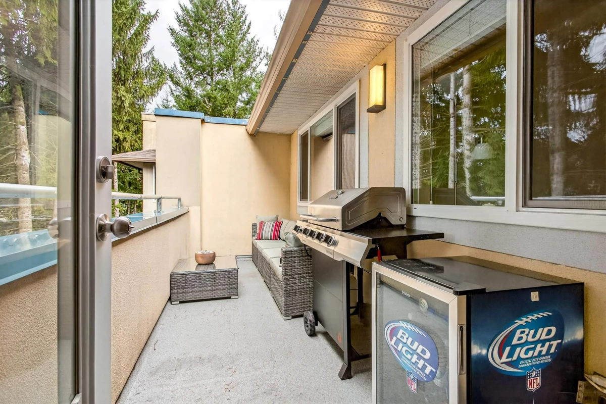 Primary Bathroom Photo of 307 33675 Marshall Road, Abbotsford, BC