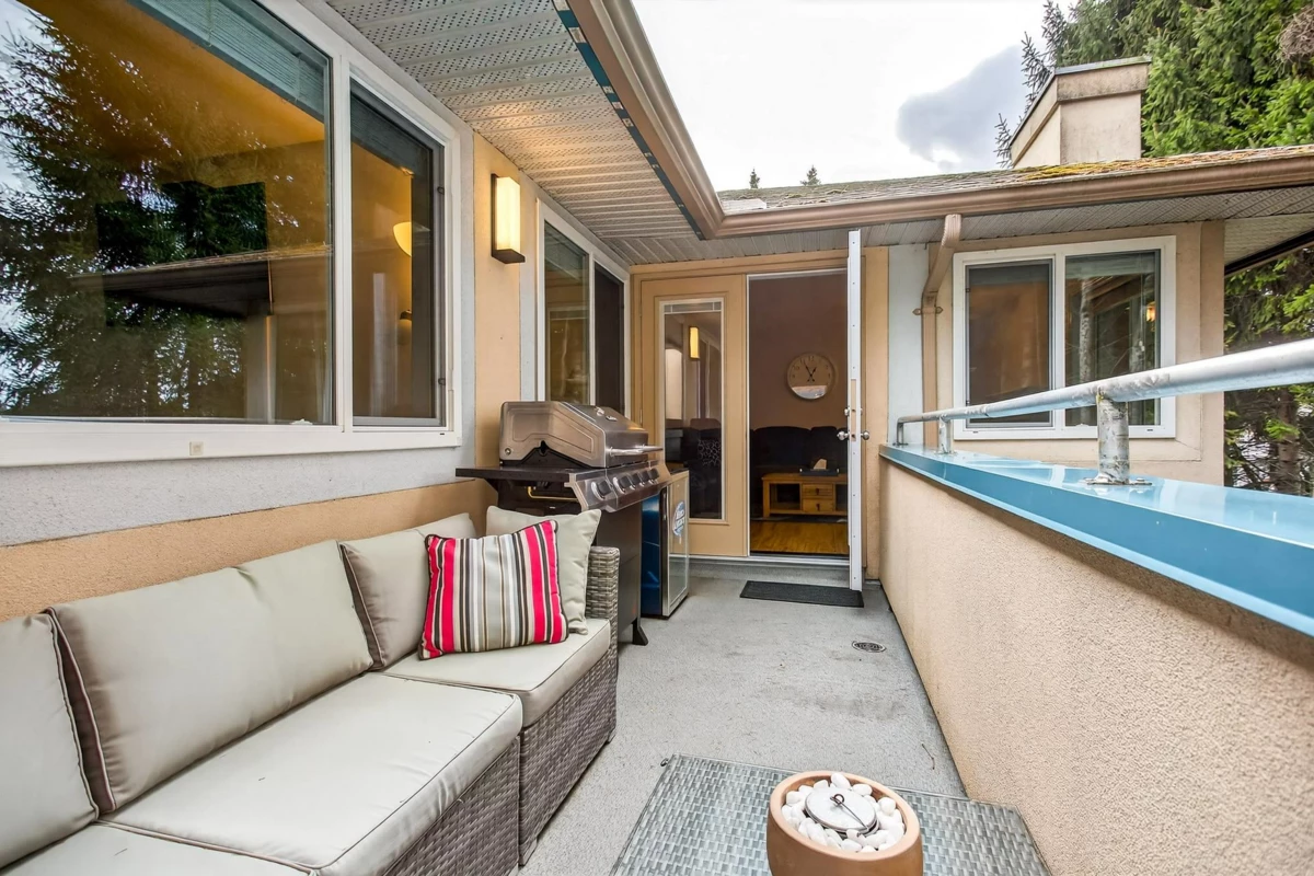 Walk-In Closet Photo of 307 33675 Marshall Road, Abbotsford, BC
