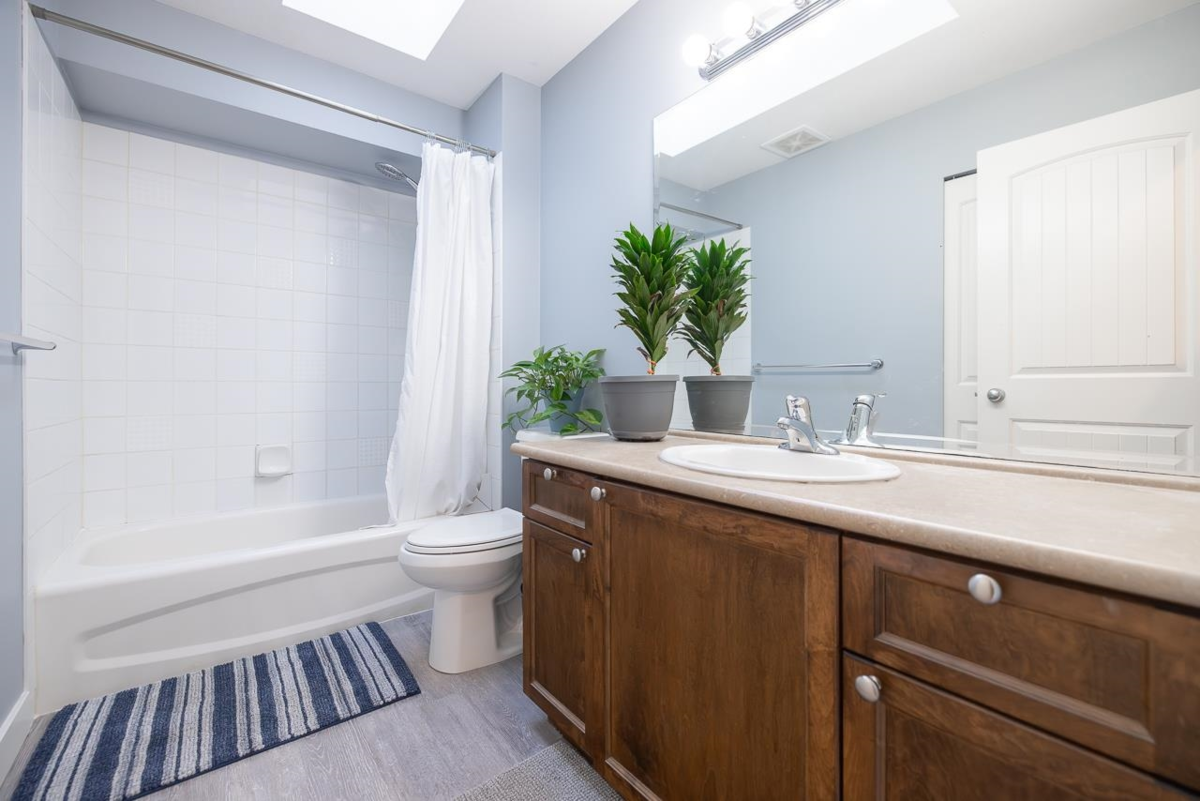 Backyard Photo of 18940 72 Avenue, Surrey, BC