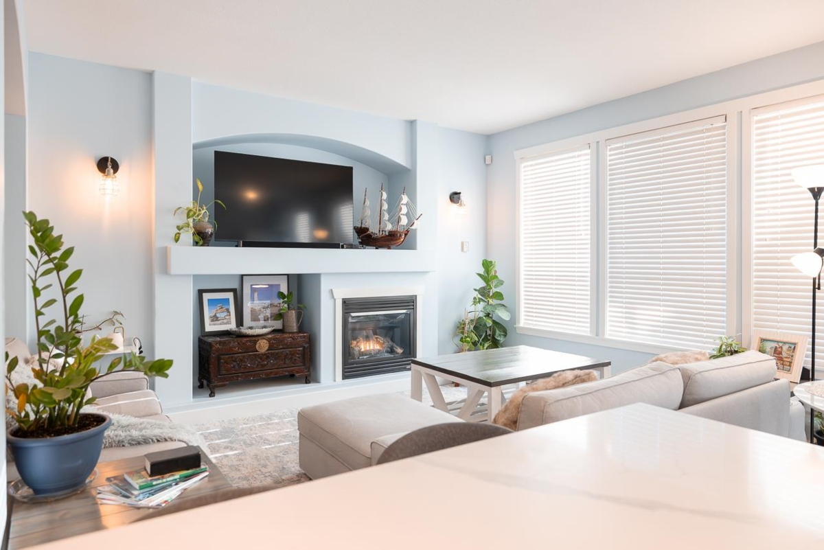 Breakfast Nook Photo of 18940 72 Avenue, Surrey, BC