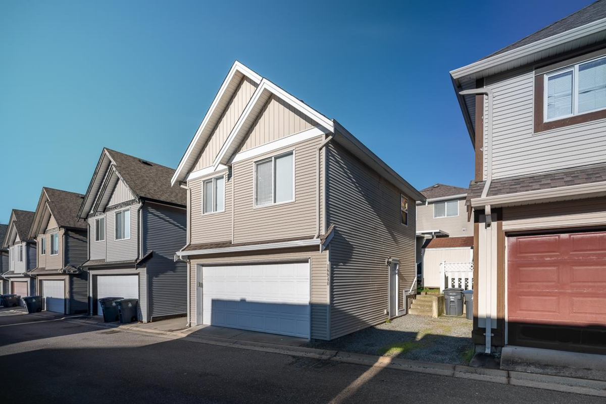 Front Yard Photo of 18940 72 Avenue, Surrey, BC