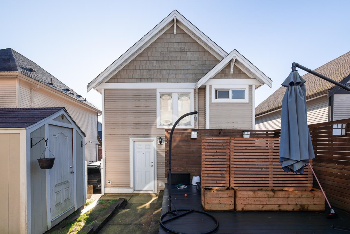 Garden / Landscaping Photo of 18940 72 Avenue, Surrey, BC