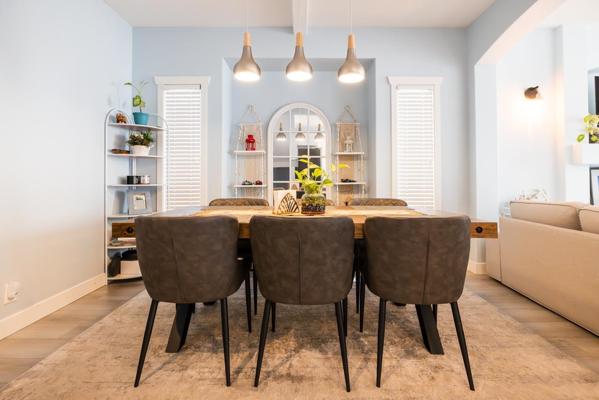 Kitchen Island Photo of 18940 72 Avenue, Surrey, BC