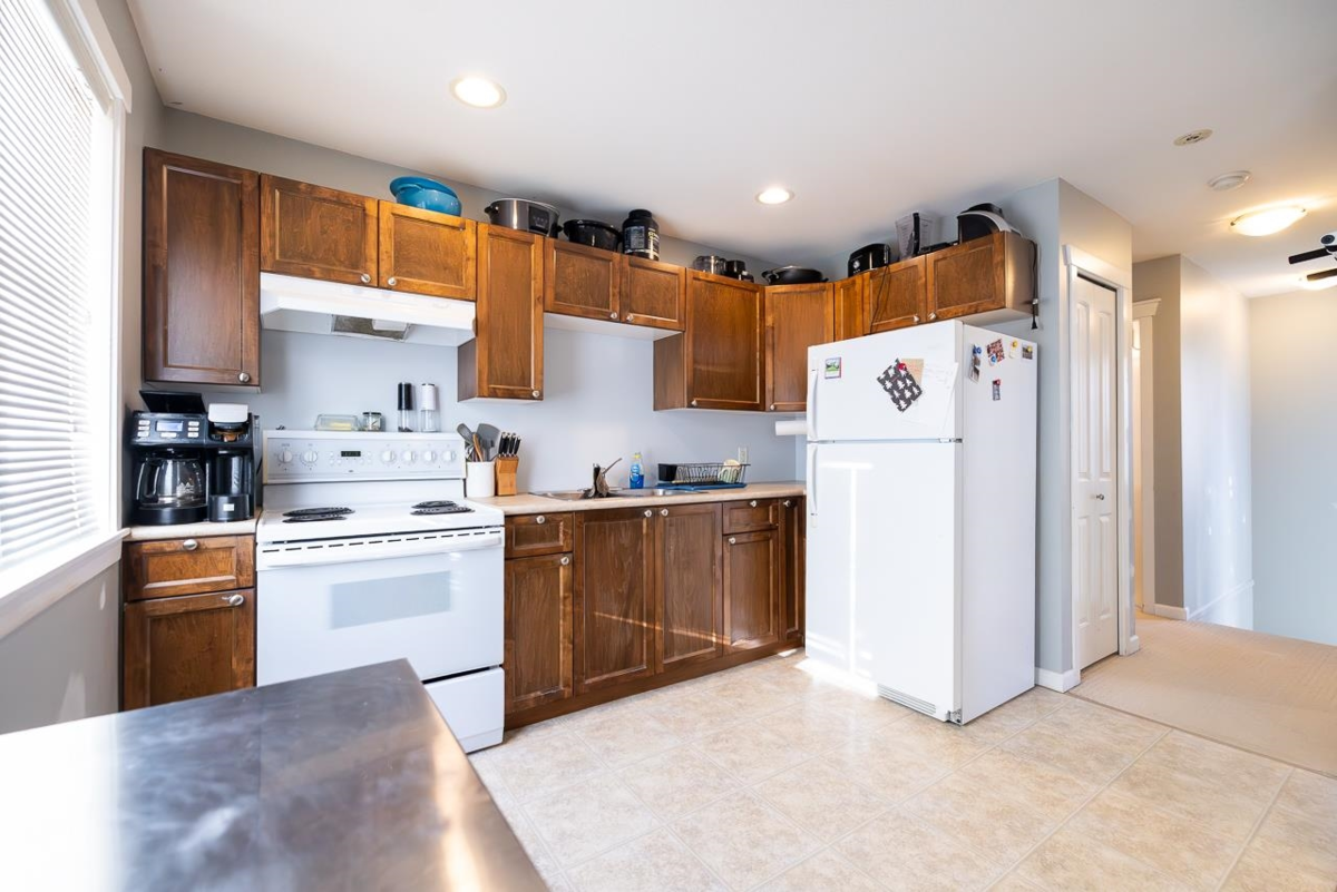 Outdoor Kitchen Photo of 18940 72 Avenue, Surrey, BC