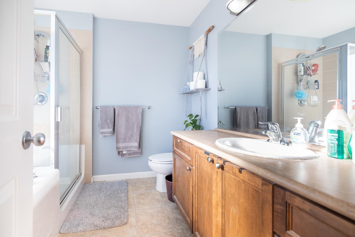 Staircase Photo of 18940 72 Avenue, Surrey, BC