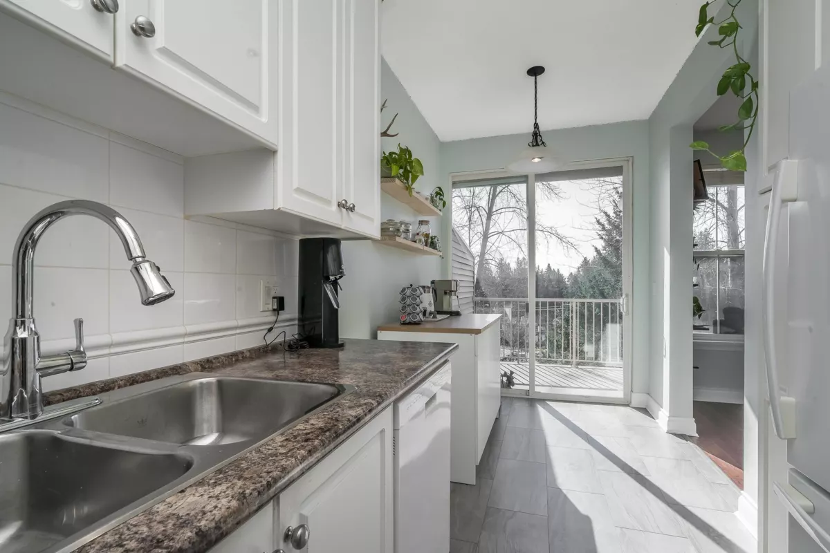 Powder Room Photo of 10 35287 Old Yale Road, Abbotsford, BC