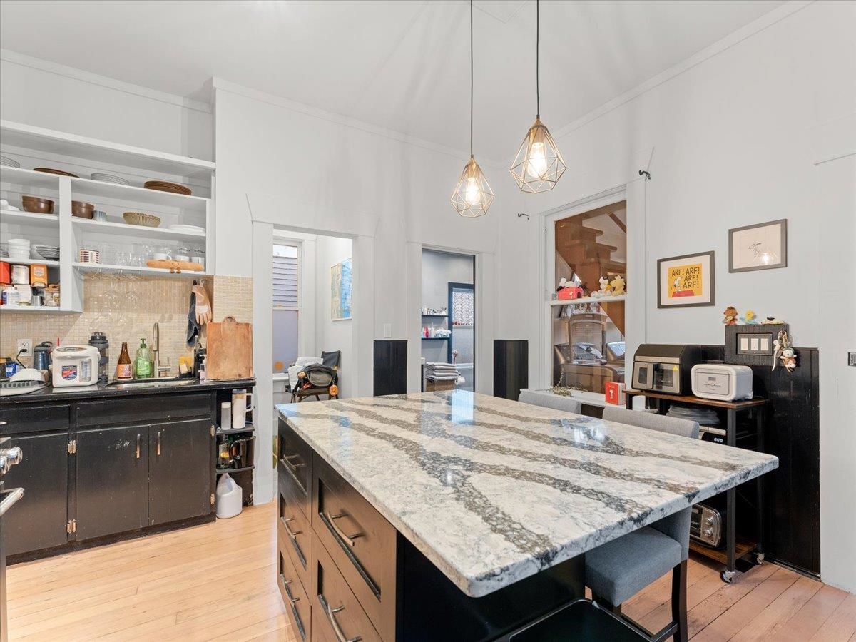 Breakfast Nook Photo of 1016 Tenth Avenue, New Westminster, BC