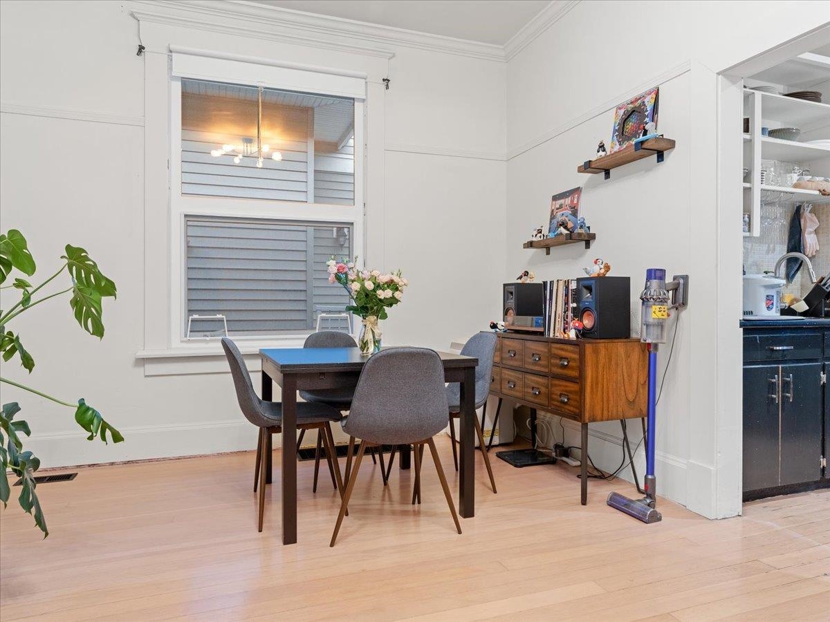 Dining Area Photo of 1016 Tenth Avenue, New Westminster, BC