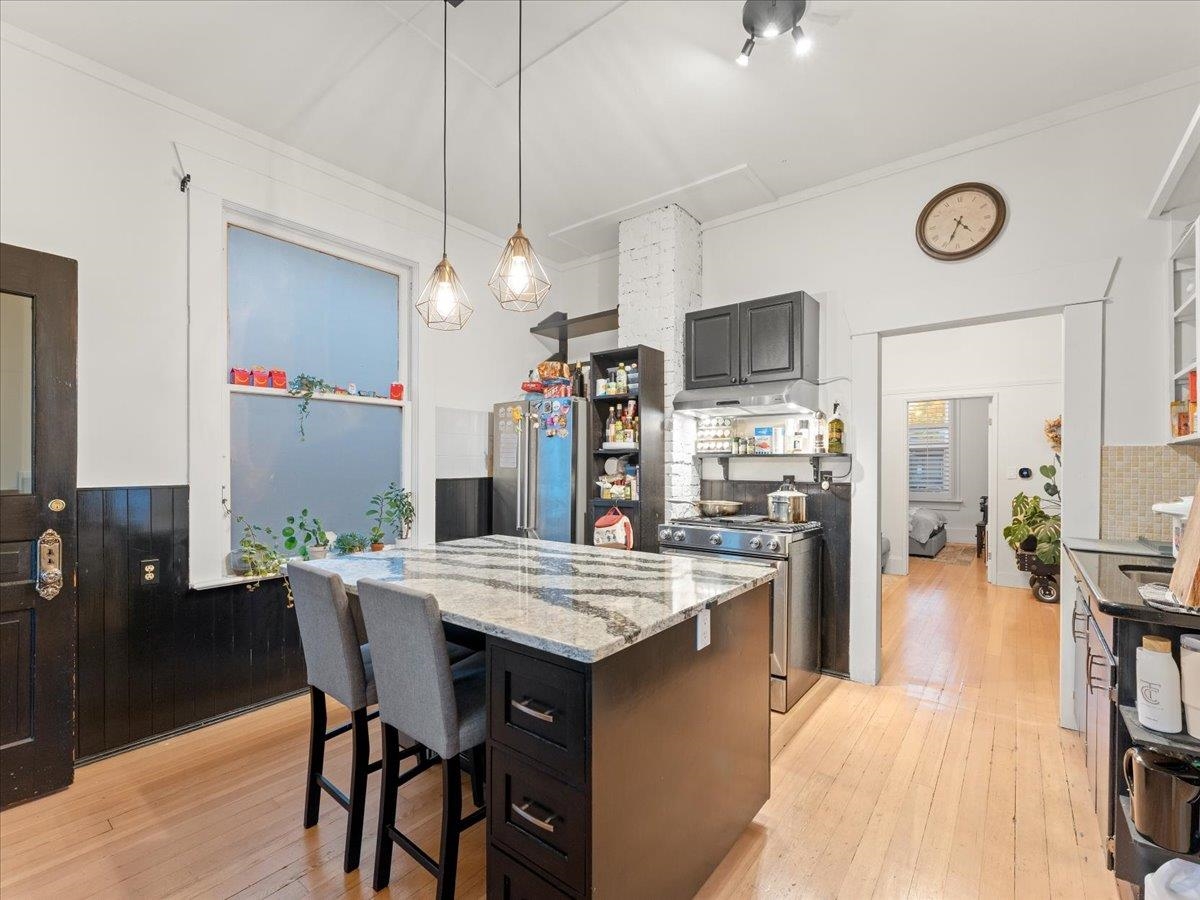 Pantry Photo of 1016 Tenth Avenue, New Westminster, BC