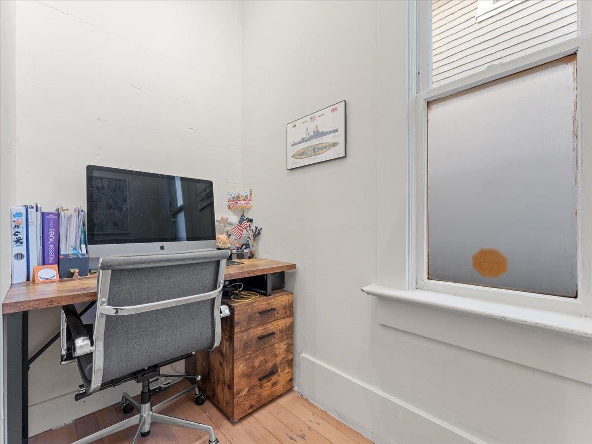 Walk-In Closet Photo of 1016 Tenth Avenue, New Westminster, BC