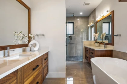 Mudroom Photo of 309 Munroe Avenue, Cultus Lake, BC