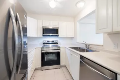 406 2059 Chesterfield Avenue, North Vancouver, BC, North Vancouver — Apartment/Condo for sale