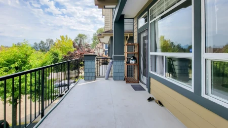 Front Yard Photo of 11382 154a Street, Surrey, BC