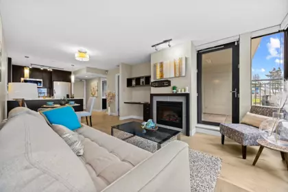 303 7328 Arcola Street, Burnaby, BC, Burnaby — Apartment/Condo for sale