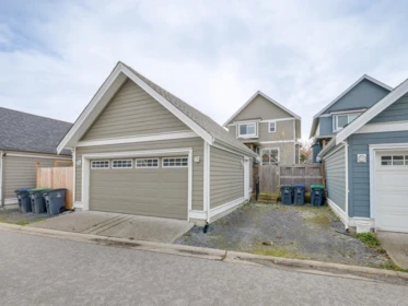 Laundry Room Photo of 16527 25a Avenue, Surrey, BC