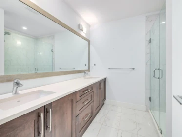 Primary Bathroom Photo of 16527 25a Avenue, Surrey, BC