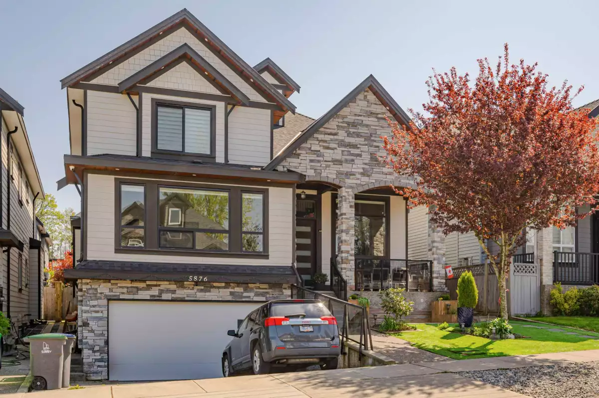 Living Room Photo of 5876 139a Street, Surrey, BC