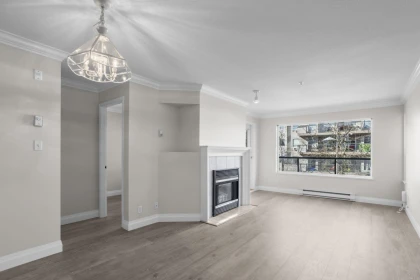 Kitchen Island Photo of 304 33718 King Road, Abbotsford, BC