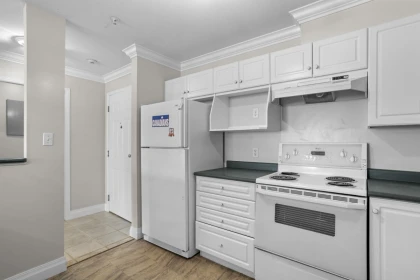 Walk-In Closet Photo of 304 33718 King Road, Abbotsford, BC