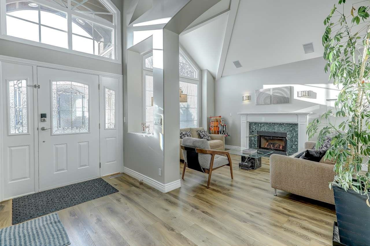Living Room Photo of 15376 Sequoia Drive, Surrey, BC