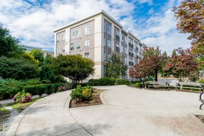 Front Yard Photo of 401 13728 108 Avenue, Surrey, BC