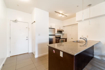 Primary Bathroom Photo of 401 13728 108 Avenue, Surrey, BC