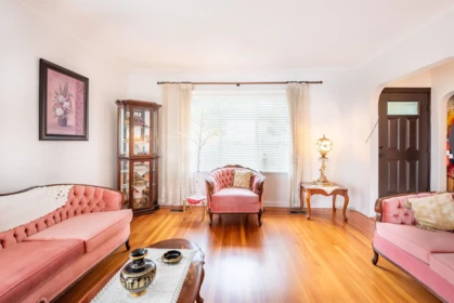 Breakfast Nook Photo of 1728 Seventh Avenue, New Westminster, BC