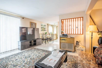 Entry Foyer Photo of 1728 Seventh Avenue, New Westminster, BC