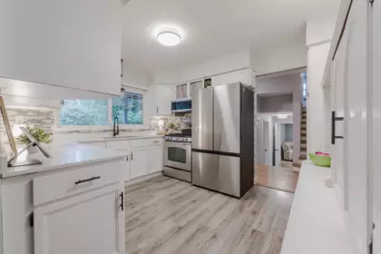 Kitchen Island Photo of 11277 Graham Street, Maple Ridge, BC