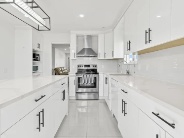 Kitchen Island Photo of 3542 Galiano Drive, Abbotsford, BC