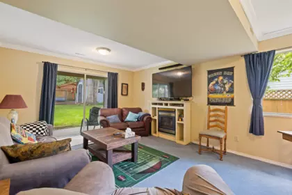 Hallway Photo of 13410 61 Avenue, Surrey, BC